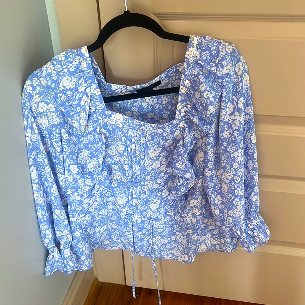 Light blue blouse in an XS